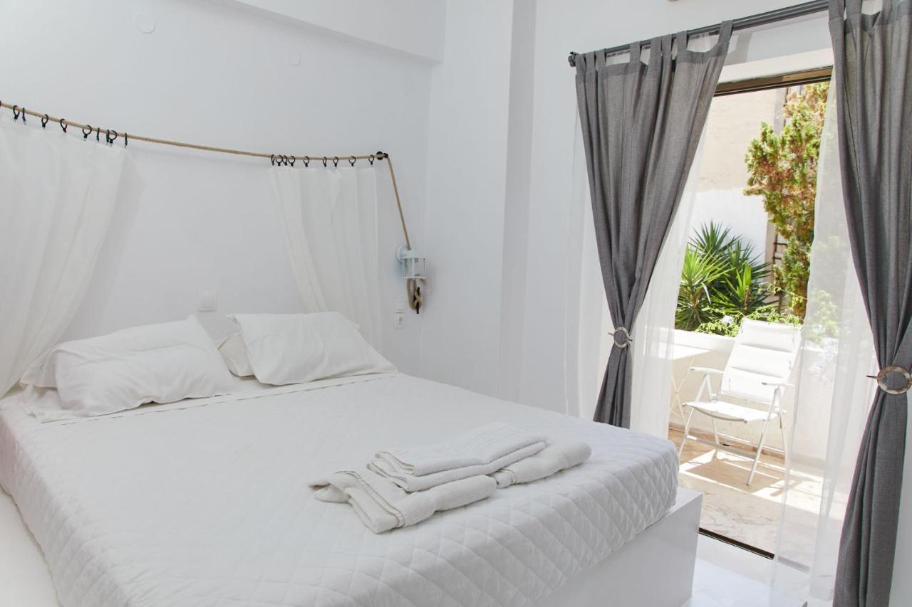 Golden Star Praxitelous Apartment Agia Marina  Екстериор снимка