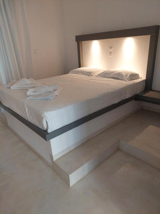 Golden Star Praxitelous Apartment Agia Marina  Екстериор снимка