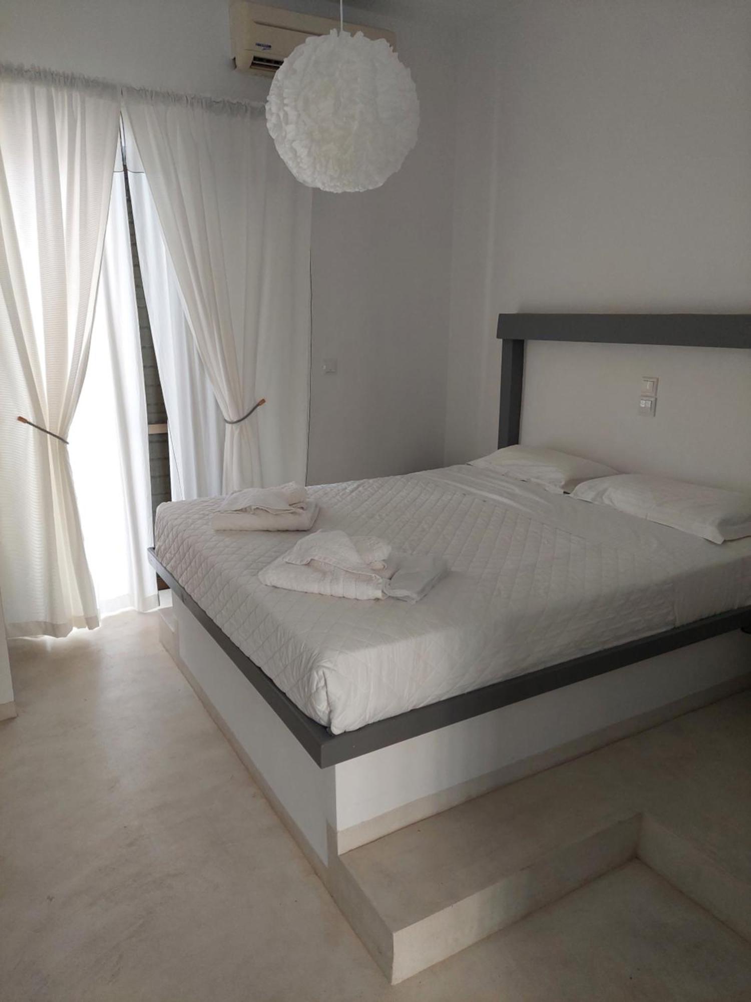 Golden Star Praxitelous Apartment Agia Marina  Екстериор снимка