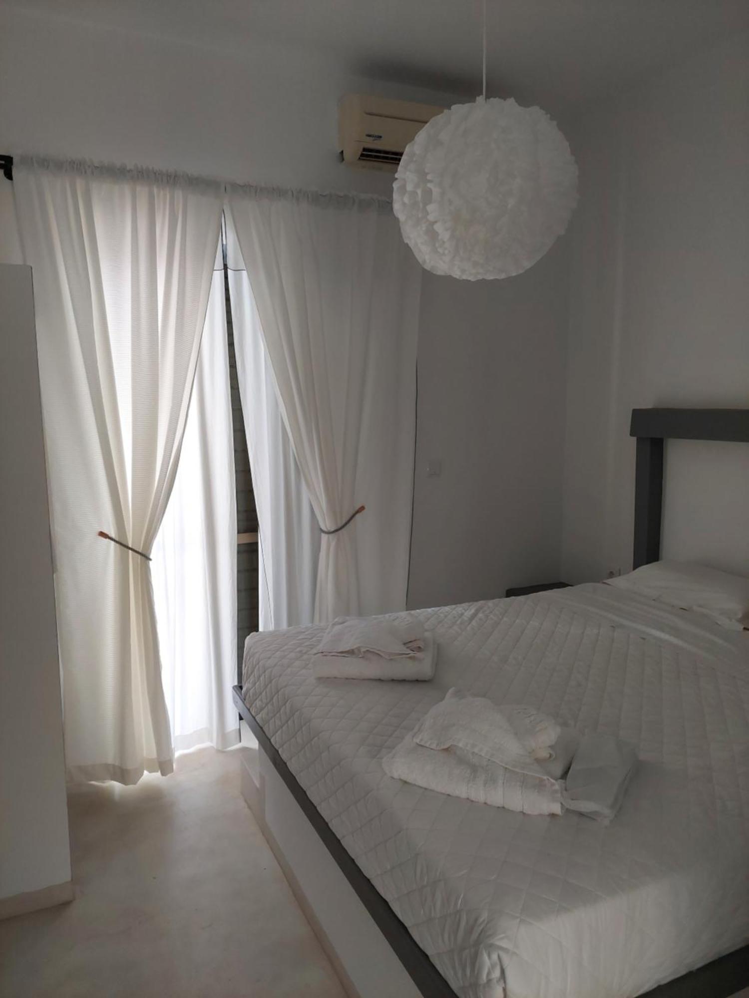 Golden Star Praxitelous Apartment Agia Marina  Екстериор снимка