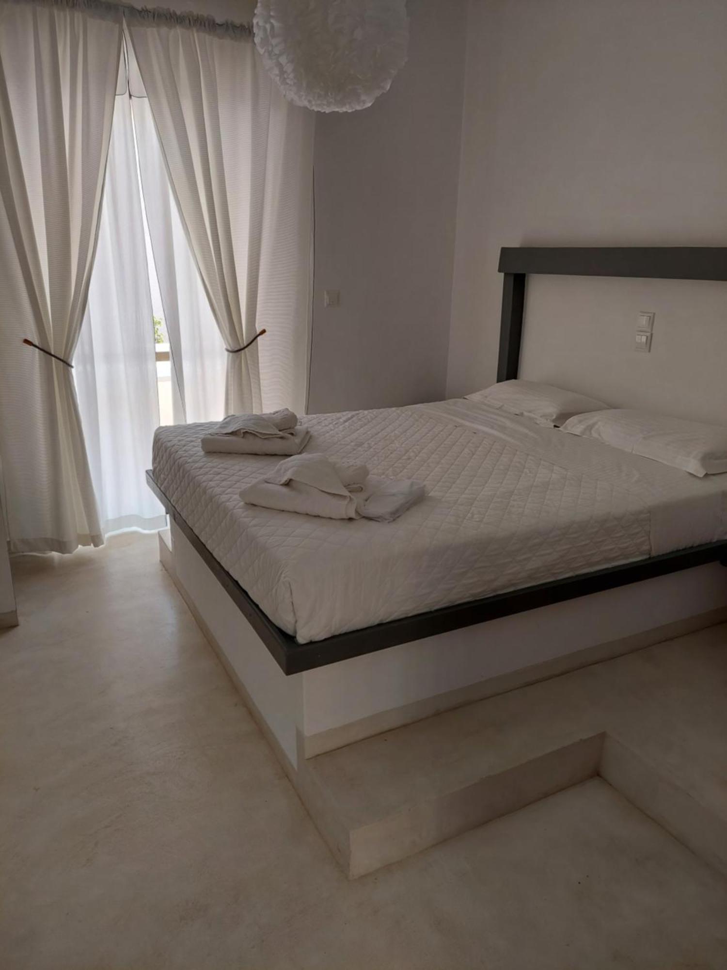 Golden Star Praxitelous Apartment Agia Marina  Екстериор снимка