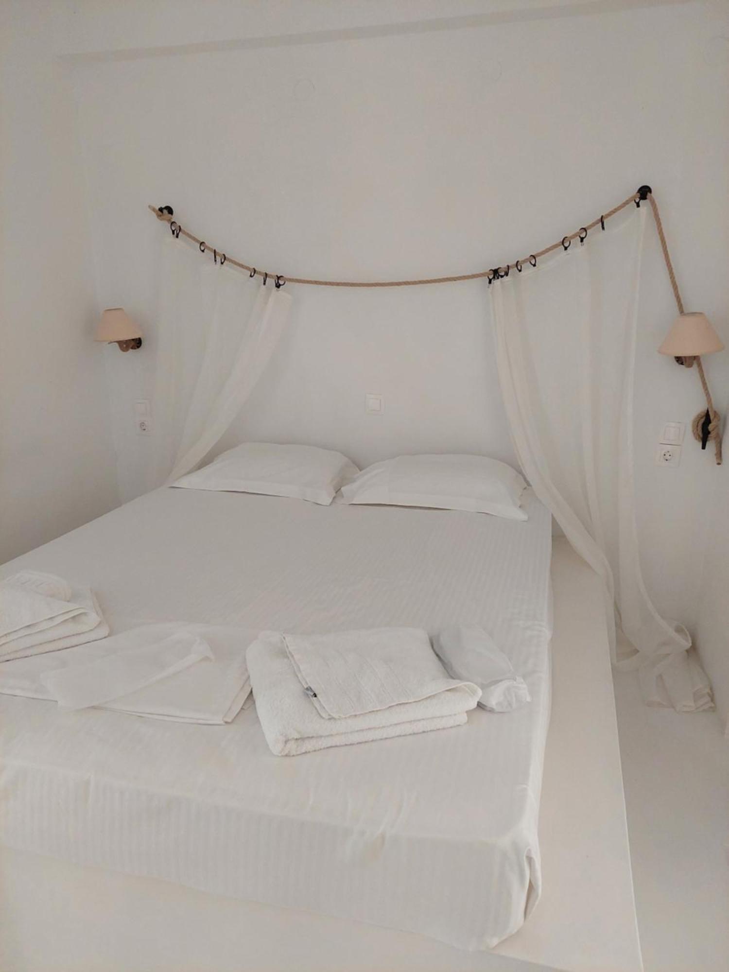 Golden Star Praxitelous Apartment Agia Marina  Екстериор снимка